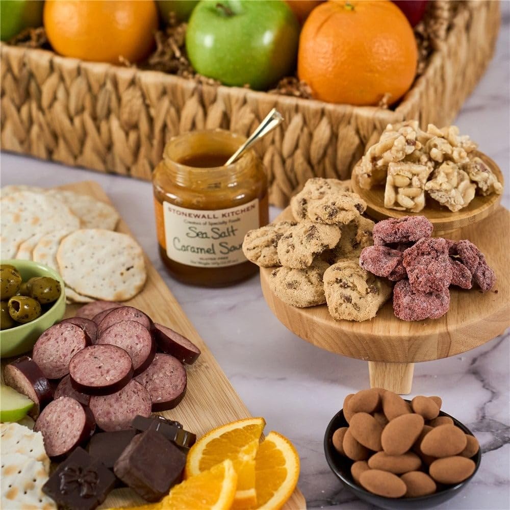 GourmetGiftBaskets.com Deluxe Fruit Basket - Prime Fruit Gift Baskets - Food Gift Prime - Birthday, Christmas, Sympathy, Men, Women, Family
