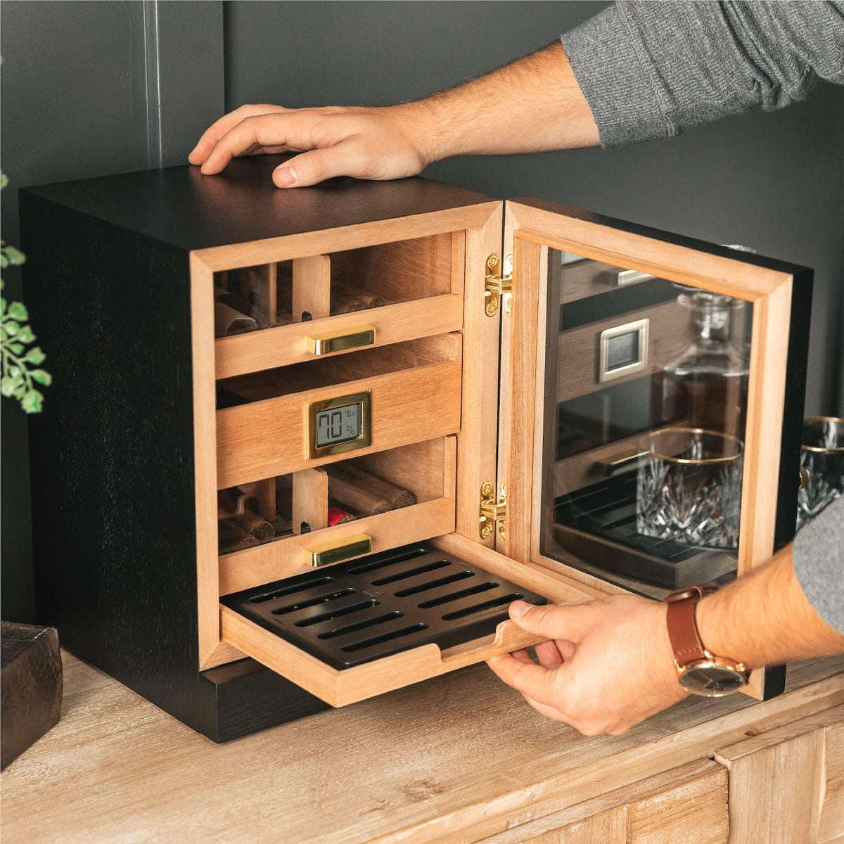 CASE ELEGANCE Luca Humidor Cabinet Stores 80-100, Cigar Humidor Box with Spanish Cedar, Glass Display, Easy Humidification System, Digital Hygrometer - Black