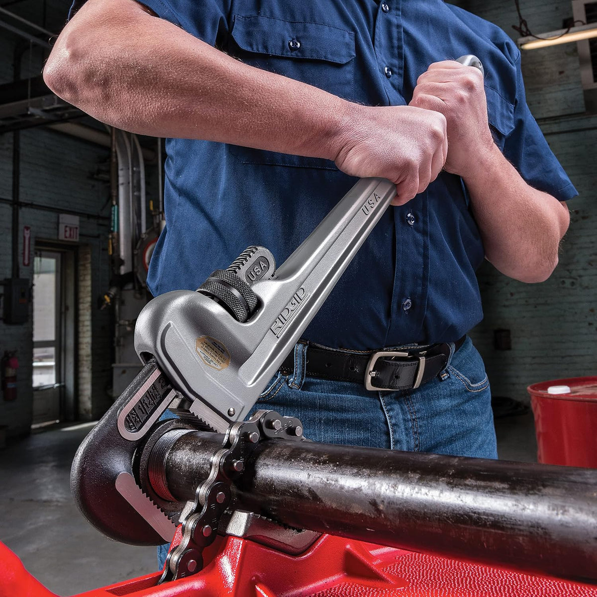 RIDGID 31105 Model 824 Aluminum Straight Pipe Wrench, 24-inch Plumbing Wrench, grey